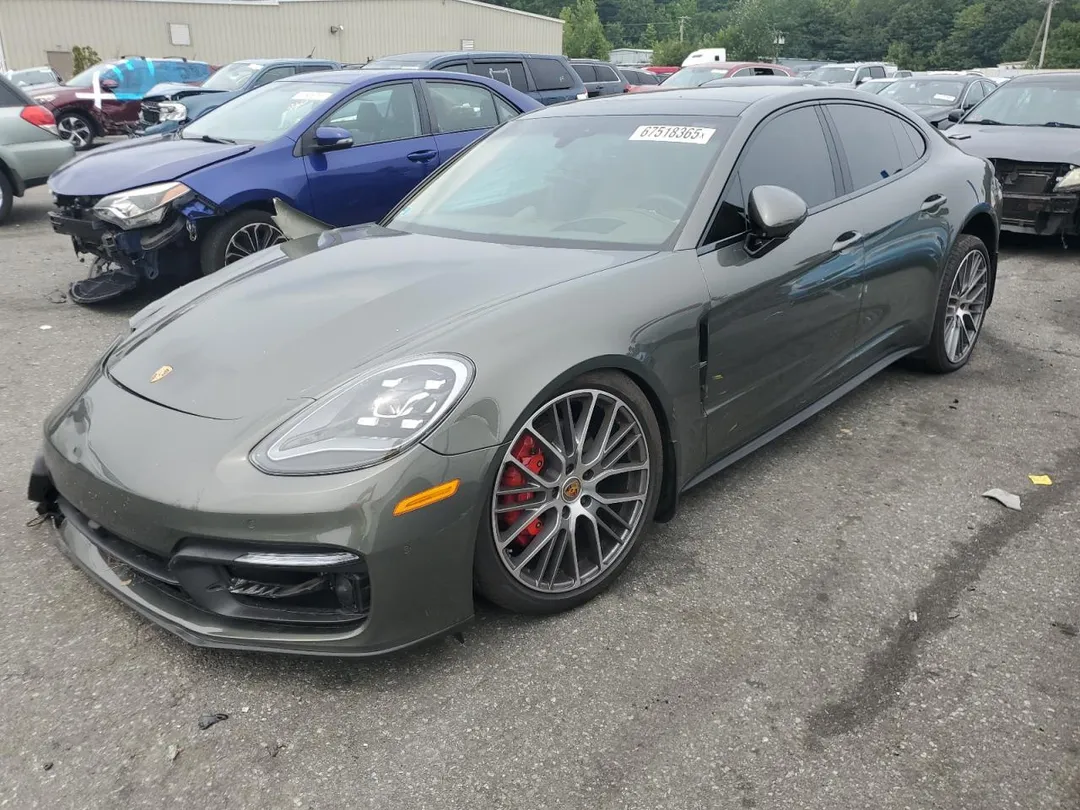 Porsche Panamera 4S-1
