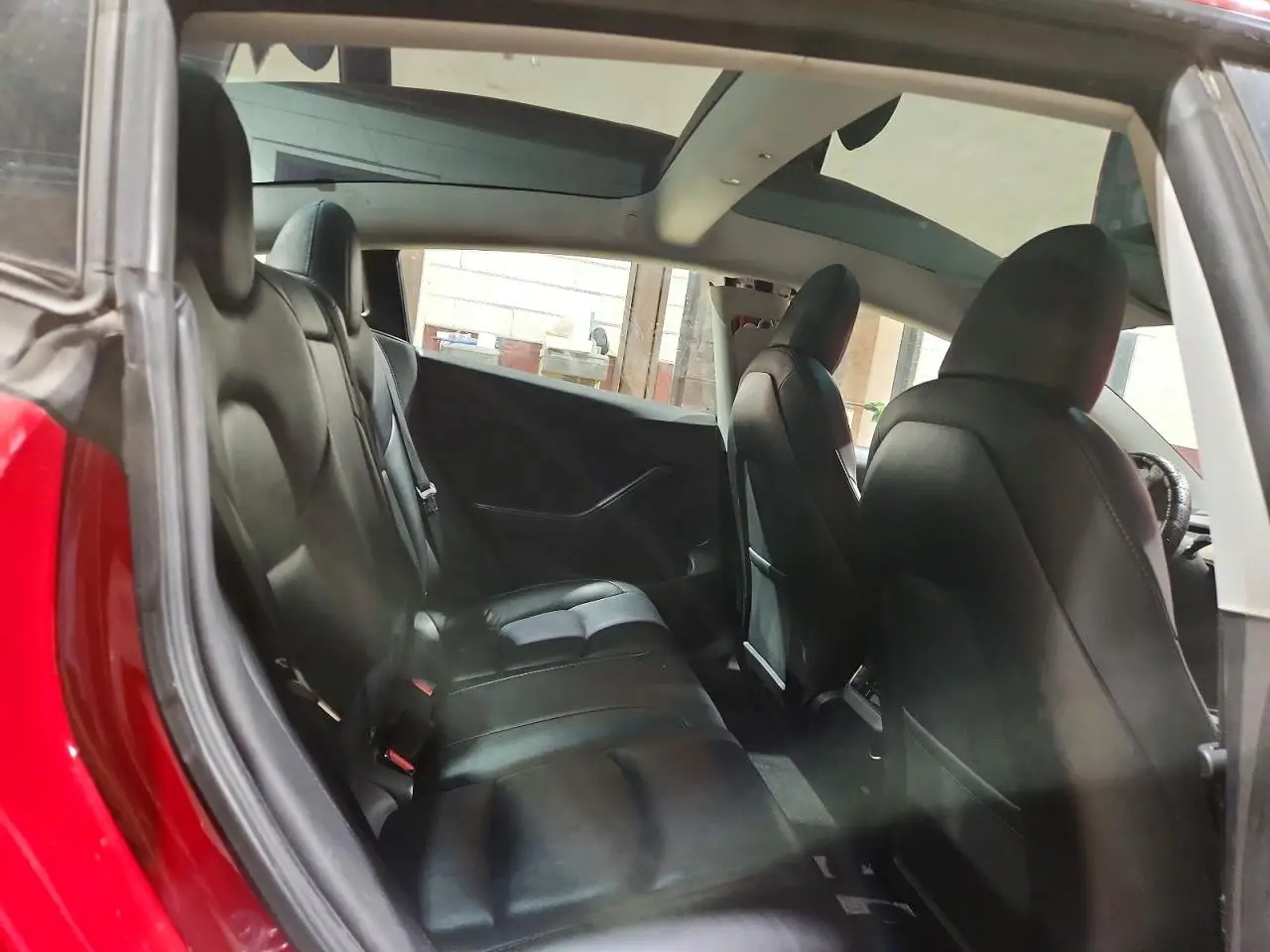 Tesla Model 3-10