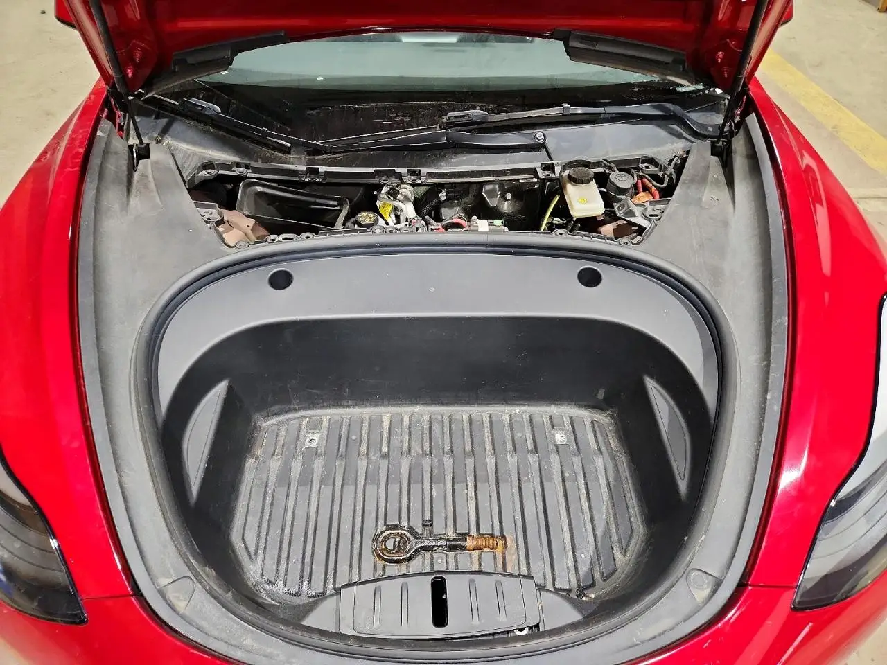Tesla Model 3-11