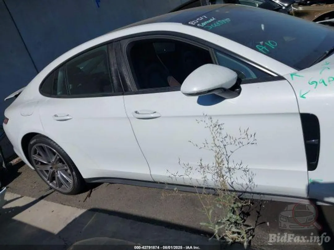 Porsche Panamera 4-14