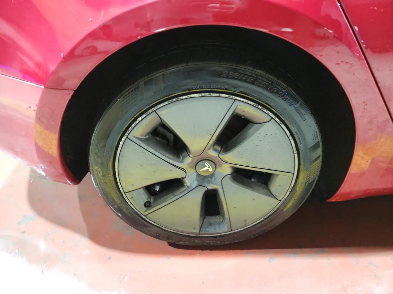 Tesla Model 3-15
