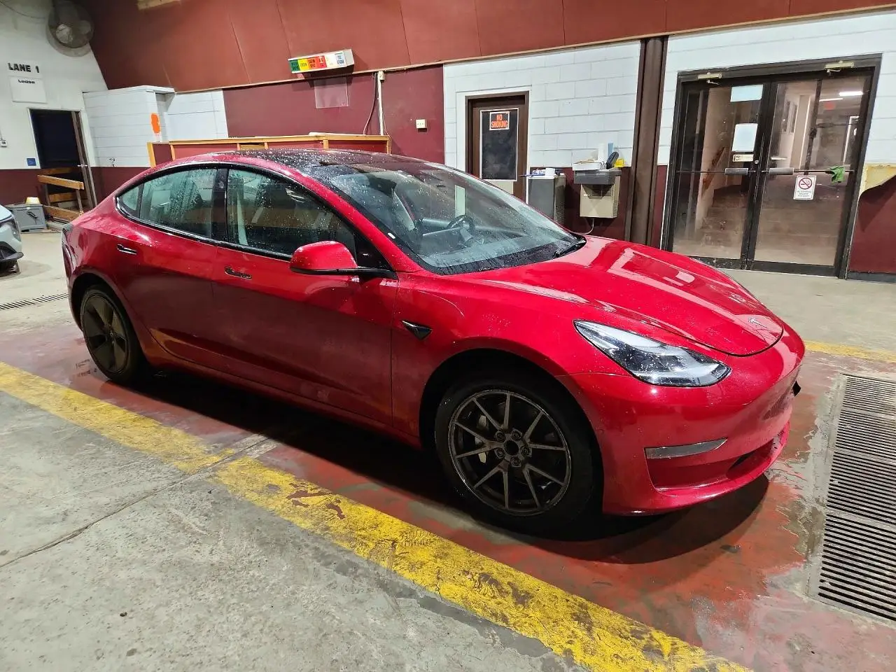 Tesla Model 3-4