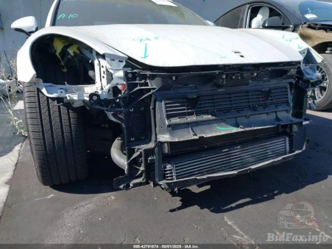 Porsche Panamera 4-6