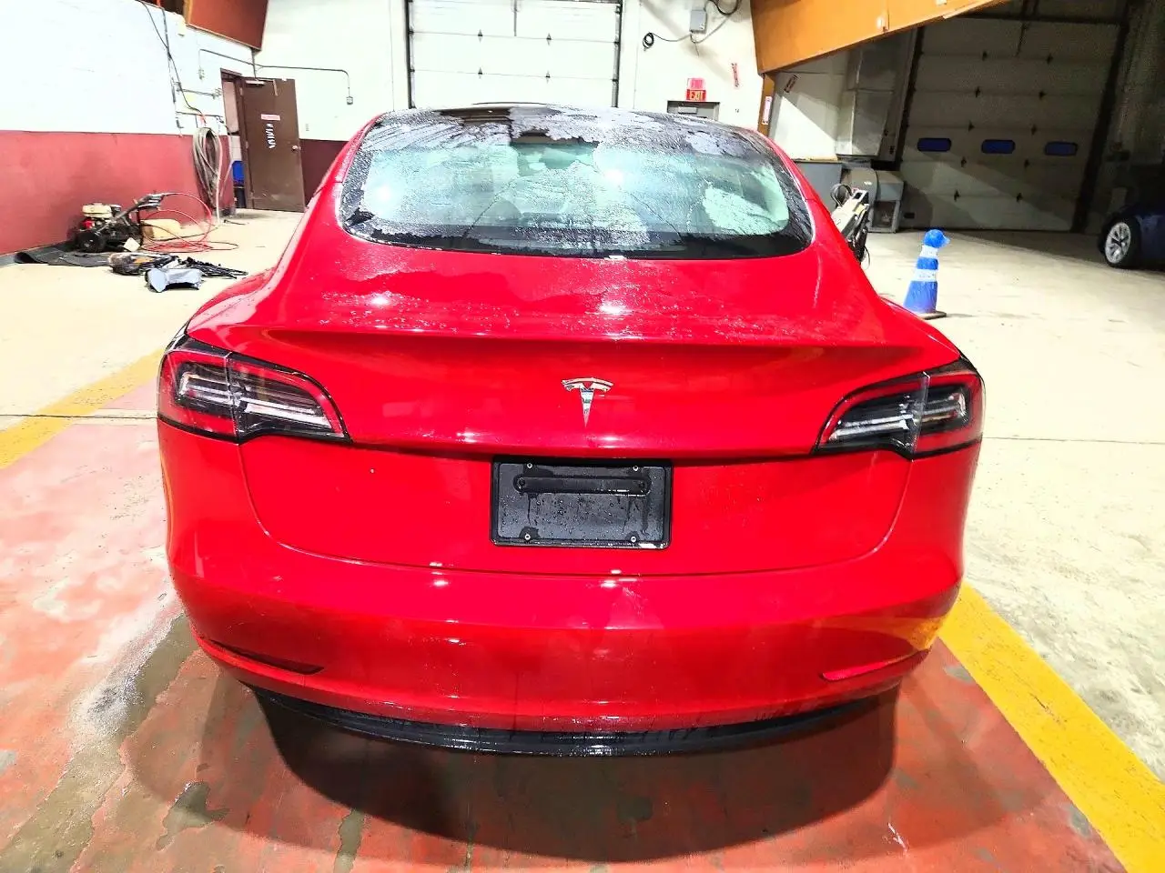 Tesla Model 3-6
