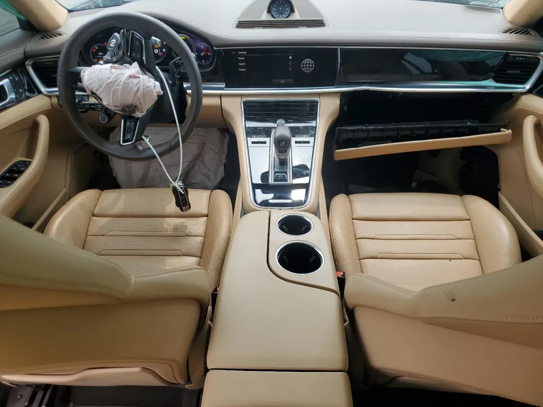 Porsche Panamera 4S-8